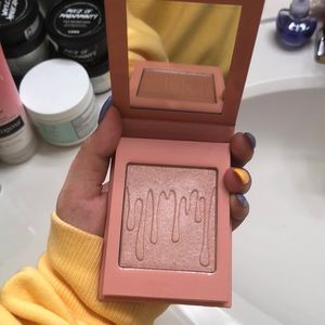 KYLIE COSMETICS STRAWBERRY SHORTCAKE HIGHLIGHTER
